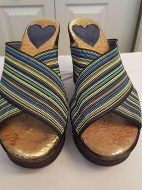 Love and Liberty Womans Wedge  slip on shoe Size 9.5,40 Blue Striped 4Inch Heel